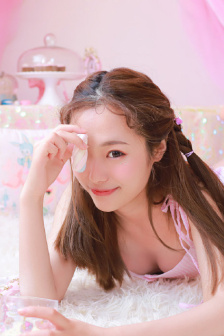 摸腿吻戏