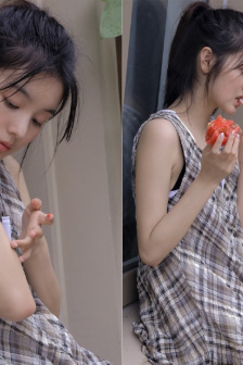 佘太君正撅着她肥白的大屁股